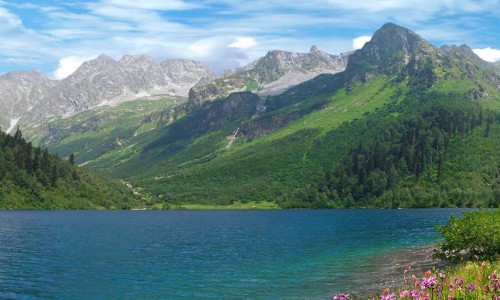 Озеро Кардывач летом